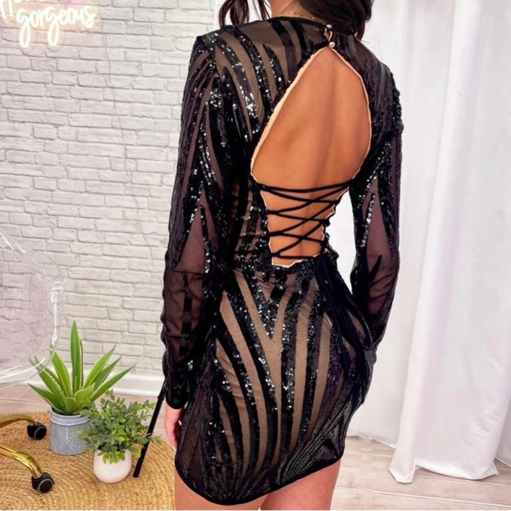 Beautiful curvy backless sequin dress
